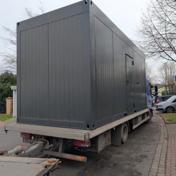 Anlieferung-Lagercontainer-Schwimmbad-Bruchkoebel