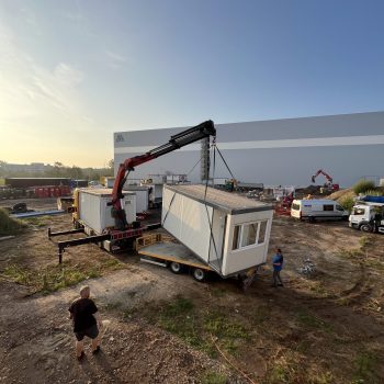 Buero-Container-Aufbau-scaled.jpg
